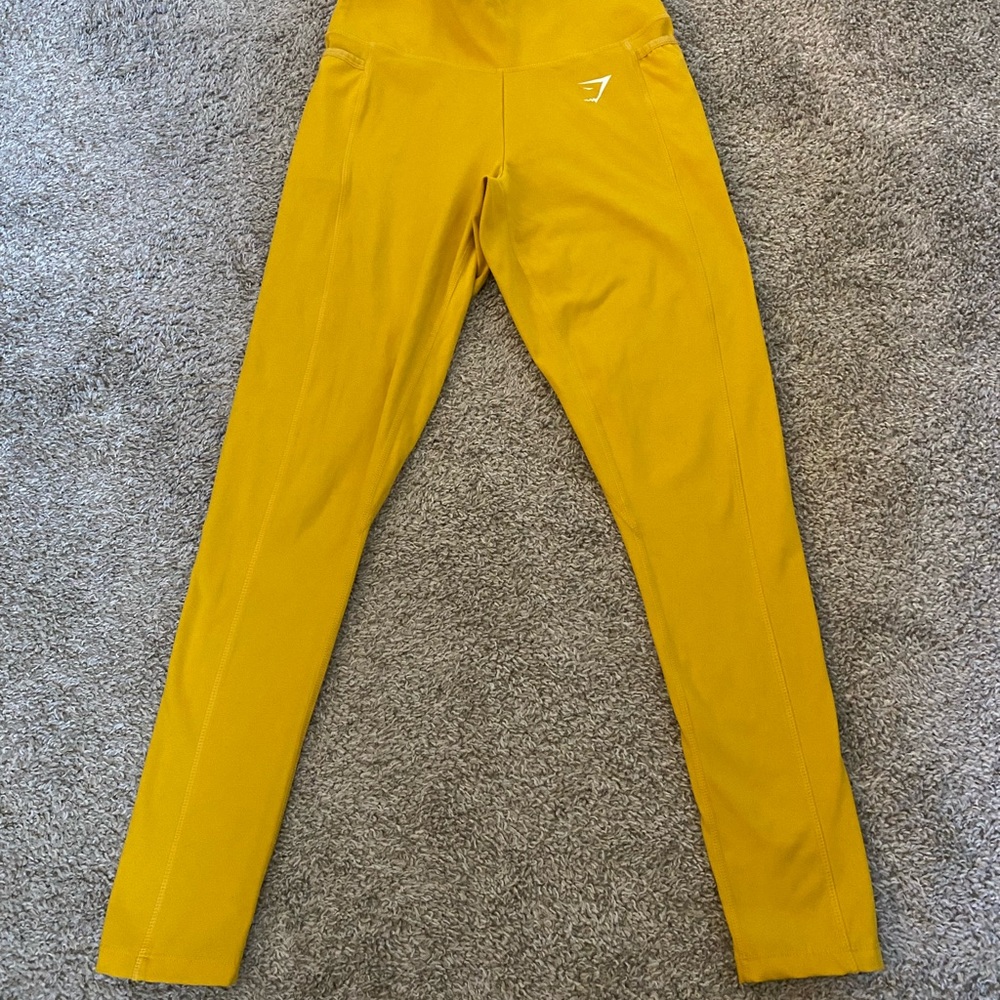 Gym shark mustard yoga pant size small